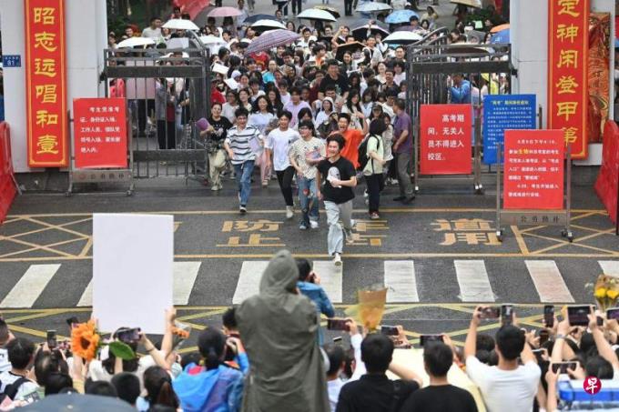 中国部分热门城市高考房预订量同比增五倍