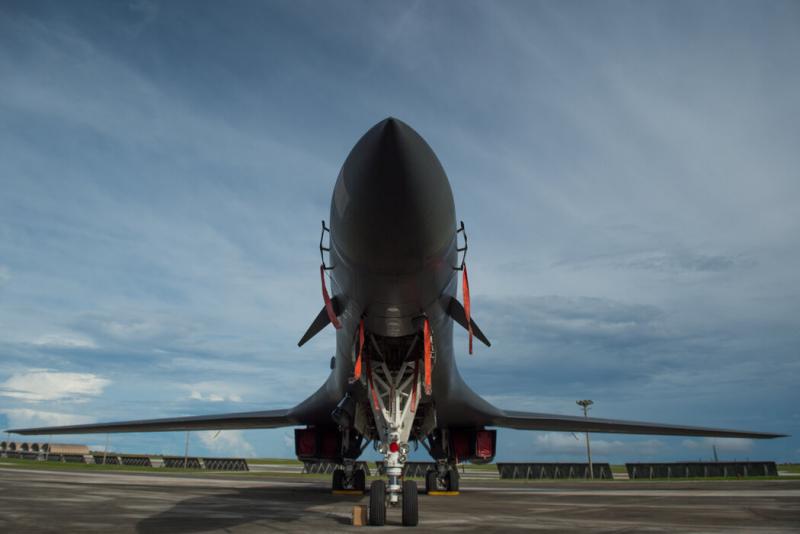 关岛安德森空军基地的一架B-1轰炸机。虽然拜登政府并未放弃口头上支持无核世界的立场,但官员们承认,现在达成新的军备控制协议机会渺茫。