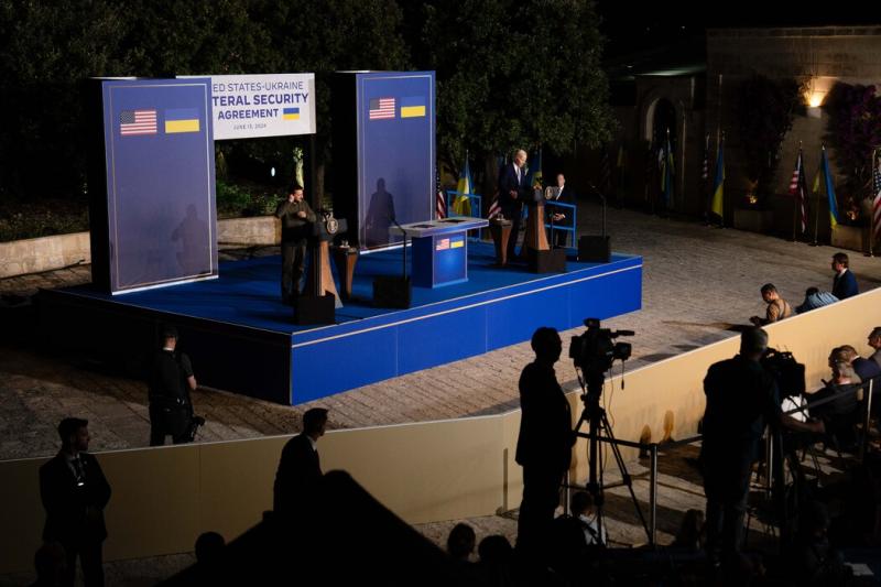 乌克兰总统泽连斯基和美国总统拜登周四在七国集团峰会上举行联合新闻发布会。