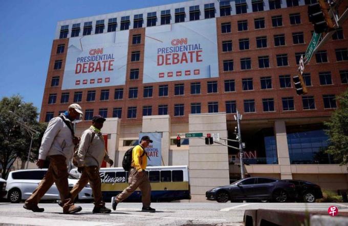 美国首场总统选举电视辩论:
?少说少错,就能当总统?