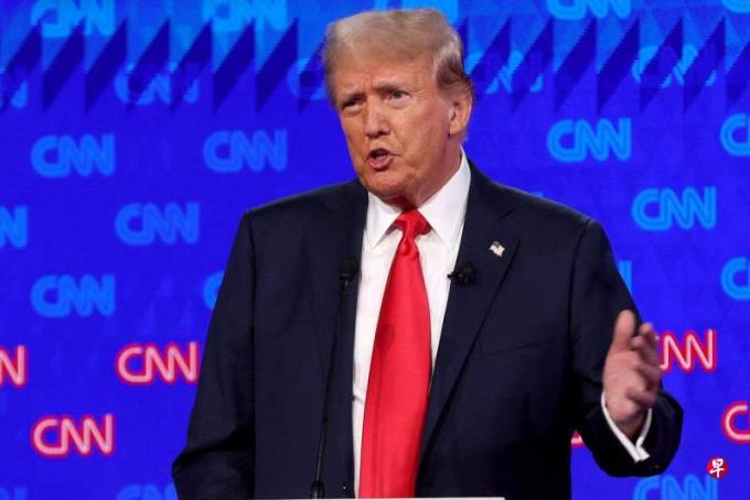 政治观察员认为特朗普在首场辩论占上风