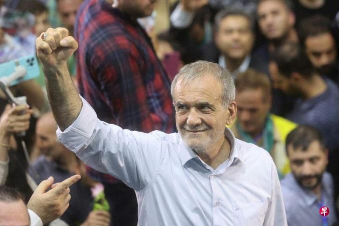 伊朗总统选举无人过半 改革与保守派候选人下周对决