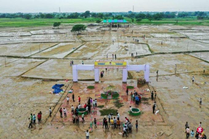 印度北方邦踩踏事故 死亡人数增至121人