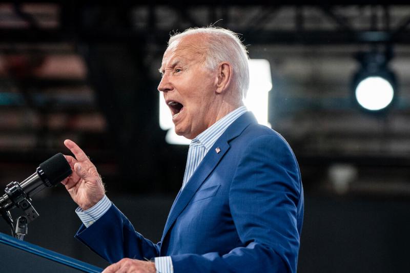 辩论结束后的第二天,拜登在北卡罗来纳州发表竞选演说时显得犀利而充满活力。