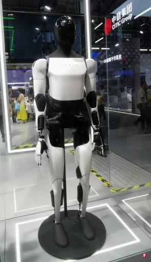 李强:推动建立普遍参与的人工智能国际机制