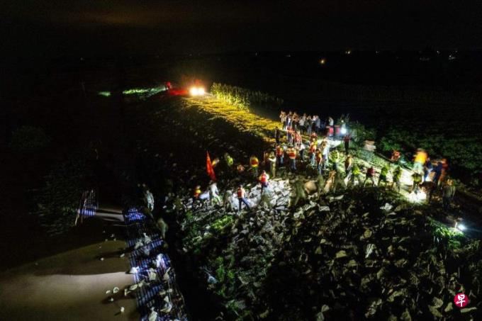 湖南华容县洞庭湖一线堤防决堤 5000人紧急疏散