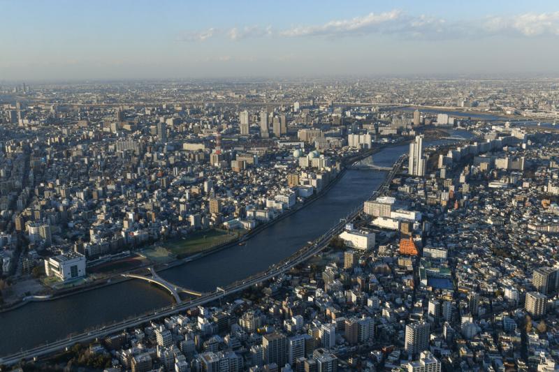 “大多数中产阶级对他们在东京的生活感到满意,”东京法政大学的政治学家山口二郎说。