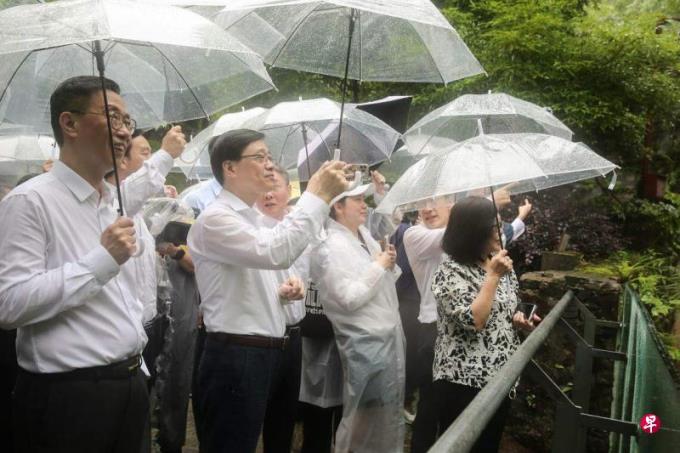 李家超:力争大熊猫10月1日抵港