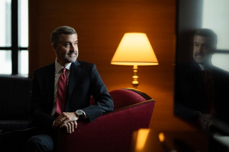 拉明·托洛伊说,拜登总统最近颁布了在美国创造更多制造业就业机会的立法,包括《基础设施法》和《芯片与科学法》,他之前所在部门的工作是其中的一项内容。