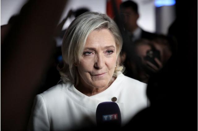 7月7日,法国第二轮议会选举初步结果公布后,右翼政党国民联盟议员玛丽娜·勒庞向记者发表讲话。