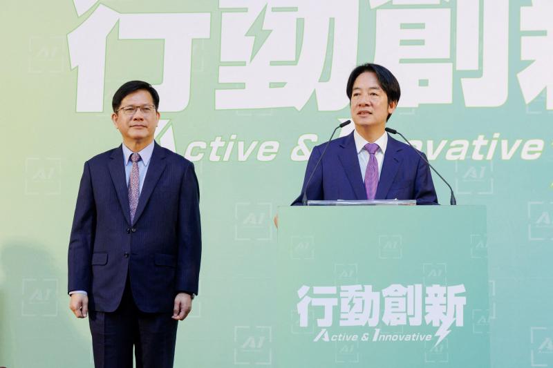 学者分析,郑文灿涉贪案将使民进党内新潮流北流与英系士气受挫,而由现任外交部长林佳龙(左)主导的正国会,将在民进党内派系间产生“砝码作用”。图为赖清德4月公布新任内阁名单时,介绍林佳龙将出任外交部长。(法新社)