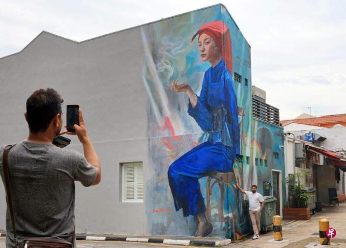 卢丽珊:红头巾的唤醒和沉寂