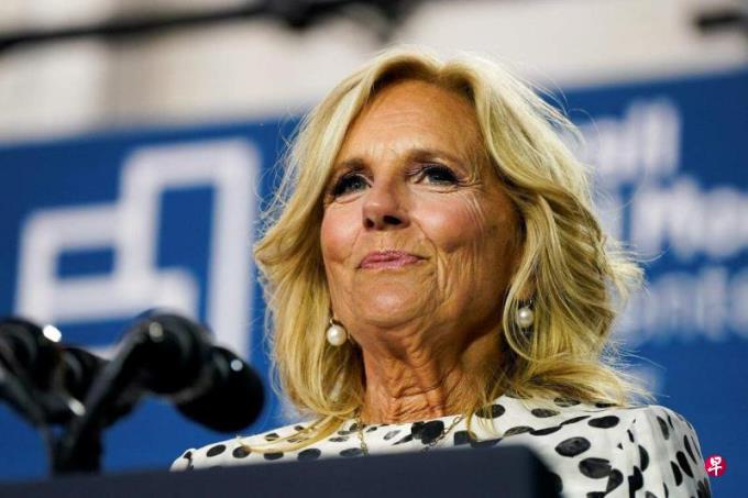 美国第一夫人吉尔和特朗普夫人通电话