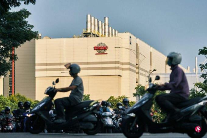 特朗普称台湾应向美国付军费 台行政院长:愿承担更多责任