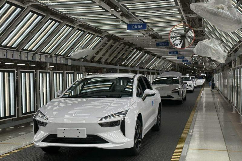 根据江铃汽车2023年年报,江铃新能源去年的新能源汽车全年销量达到4671辆。图为公司2024年款新能源汽车“羿”。(林煇智摄)