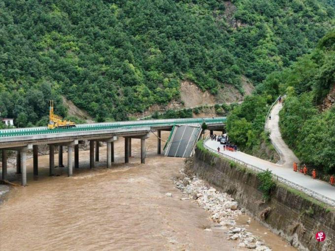 陕西柞水桥梁垮塌 12人遇难31人失联