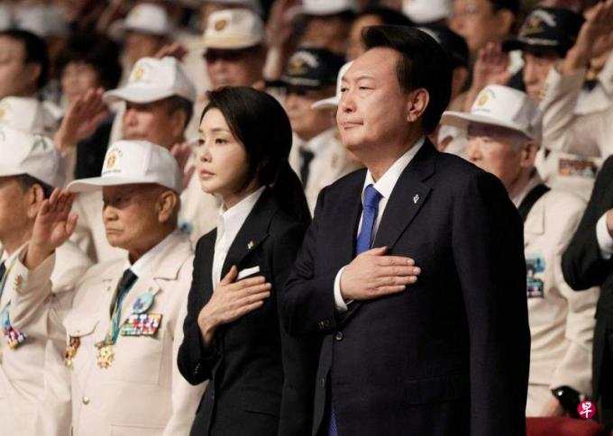 韩国第一夫人金建希涉受贿等 被检方传唤调查12小时