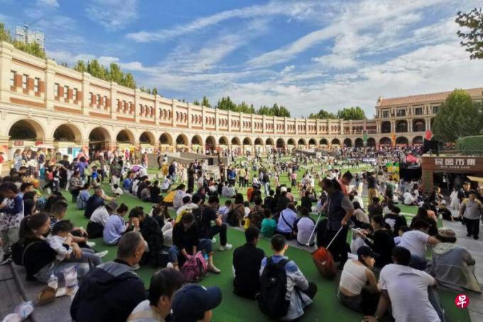 下午察:导游斥游客“不花钱是狗屁”的背后