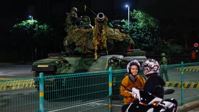 汉光40演习期间,CM-11 战车在市区"出没"。