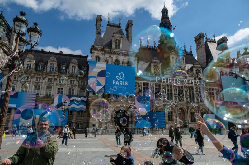 奥运会马拉松比赛的起点是市政厅,1944年戴高乐将军在这里发表了他最令人难忘的演讲之一。