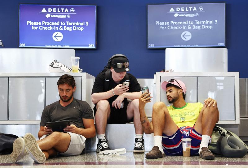 7月19日发生的大规模宕机至今已超过一个星期,大多数的美国航空公司已经恢复正常运营,但全美各地仍有大量达美航空的旅客滞留机场。(法新社)