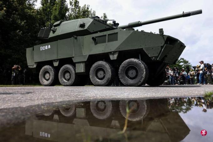 台湾自主生产装甲车抗弹钢板出现裂痕