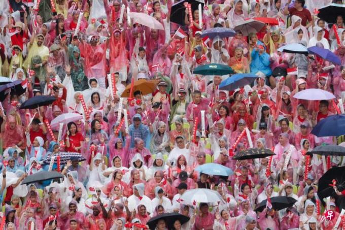 卢丽珊:59国庆的喜悦和不安