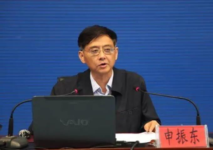 申振东在贵阳市委常委、常务副市长等职上,非法收受他人财物,数额特别巨大