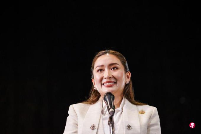 早知:泰国最年轻首相 佩通坦因何“登顶”