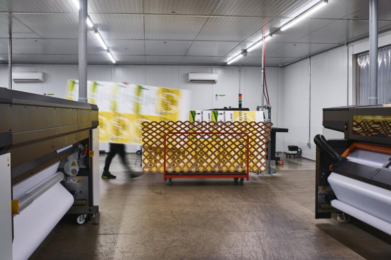 Easy Signs位于宾夕法尼亚州艾伦敦的工厂。