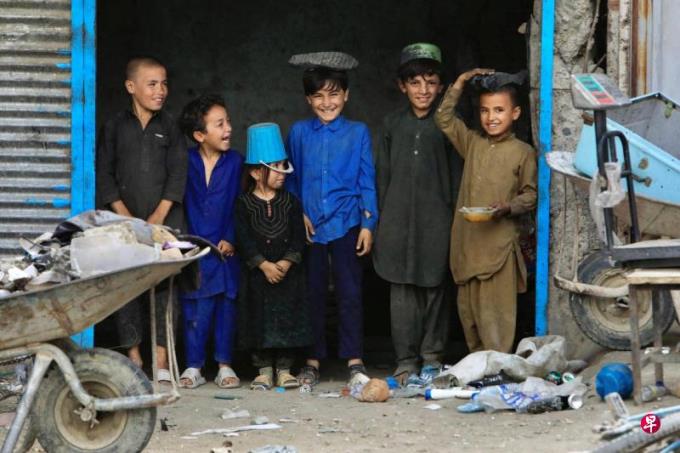 笑容背后的残酷现实