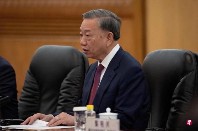 越南新增三位副总理 10月将选新国家主席