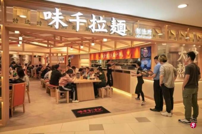 中国上半年近3万间面馆关门 经济疲弱冲击餐饮业