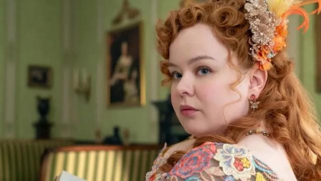 《布里杰顿》里的佩内洛普·费瑟林顿(Penelope Featherington)夫人非常端庄和得体。