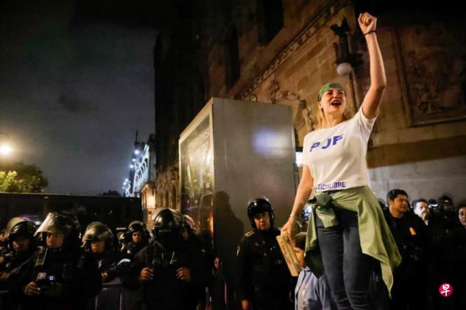 批准受争议司法改革 墨西哥成首个民选法官的国家