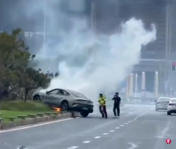 SU7电动汽车冒烟起火 小米:驾驶人操作不当