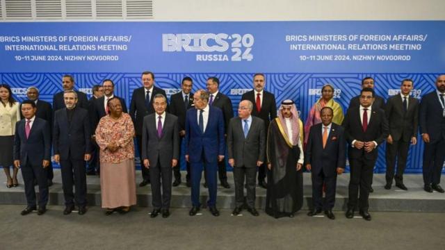 土耳其已经参加了一些金砖国家的活动。今年6月,其外交部长哈坎·菲丹出席了在俄罗斯举行的会议,并合影留念。