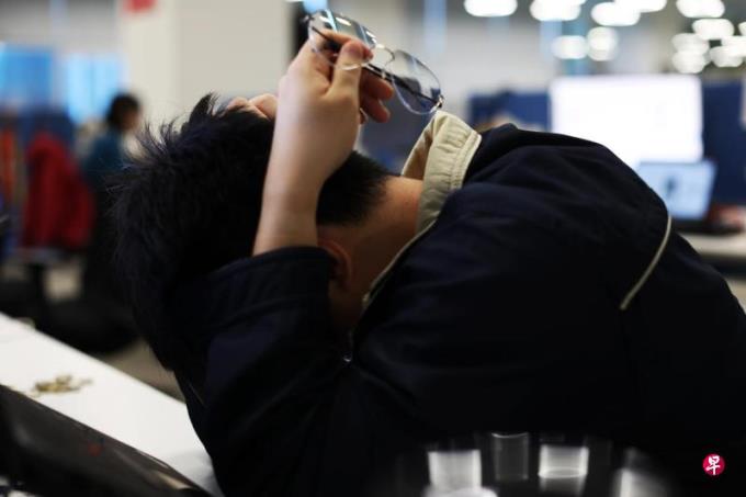 徐海娜:“过曝世代”与“数码抑郁时代”