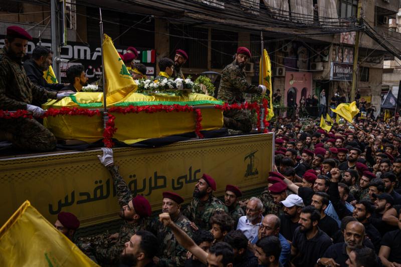 周日,一名真主党指挥官的葬礼在贝鲁特举行。