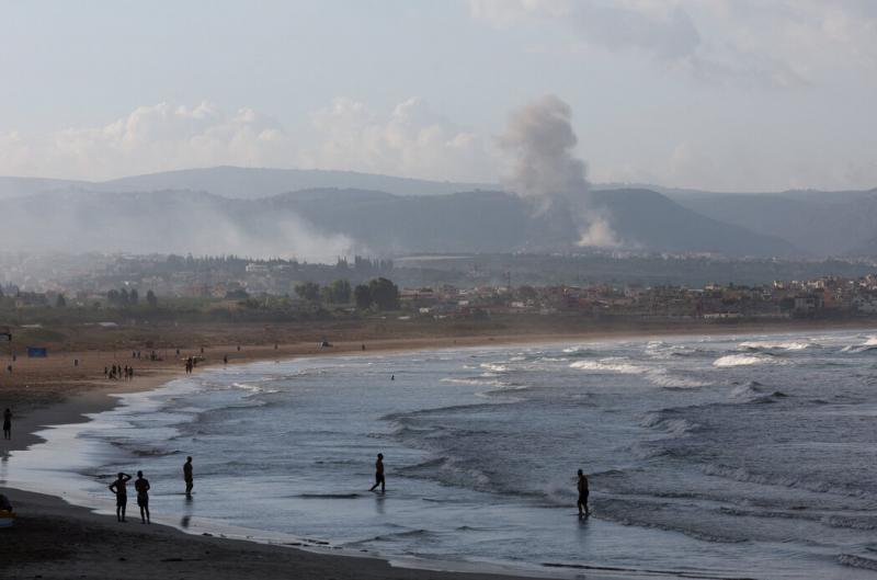 周日,黎巴嫩浓烟四起。