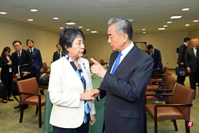 王毅就日本男童遇袭吁勿政治化 
日外长要求查明嫌犯动机取缔反日帖子