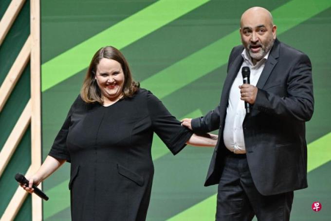 德国执政联盟成员绿党领导人因选举失利辞职