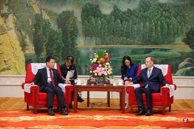 陈敏尔与李智陞会面:聊聊以后的合作