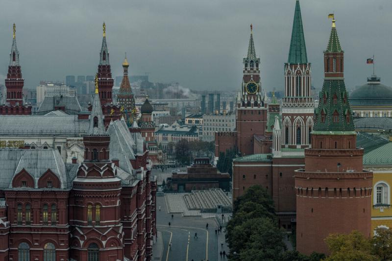 在本周举行的一系列闭门情报简报会上,美国官员描述了一个严峻的、时常令人困惑的战场,在这个战场上,虚假信息愈演愈烈,网络攻击构成了最大风险。