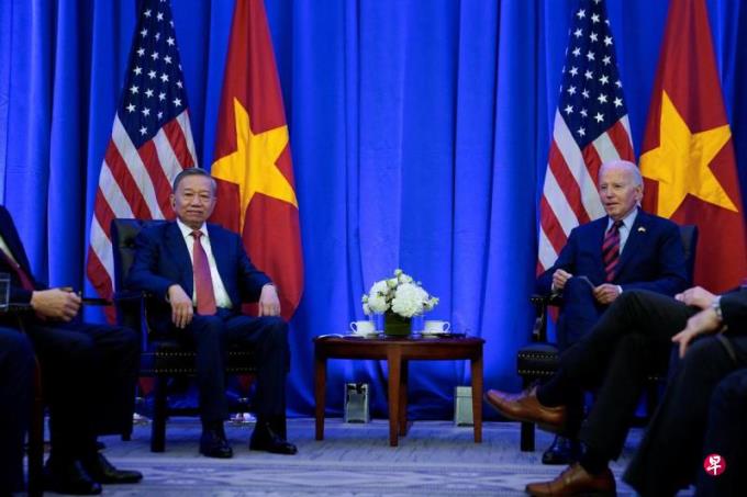 越共总书记游走中美间奉行“竹子外交”