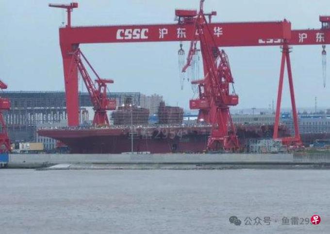 解放军最新型076两栖攻击舰双舰岛设计首曝光