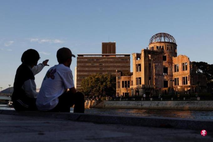 日本广岛和平公园游客??望诺贝尔奖能促进和平