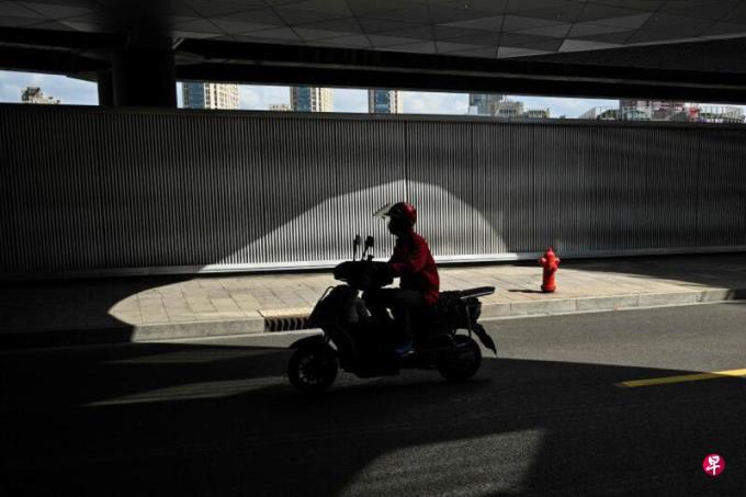 中国9月通缩压力加剧 学者:应以更直接方式刺激消费