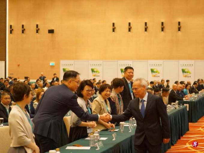 岑浩辉以历届最高得票率当选澳门特首 学者:就任后将规范博彩业