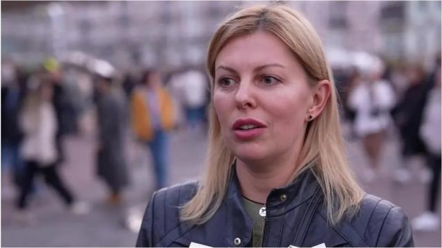 乌克兰民众玛丽亚表示,战争应该尽早结束